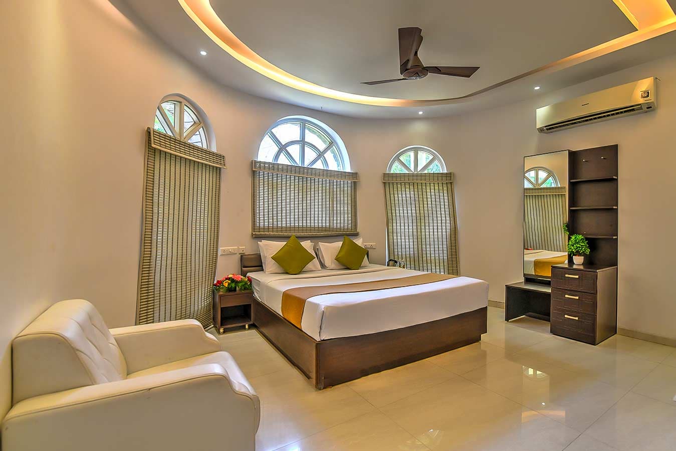 Luxury Villa (100 Villa) view 2