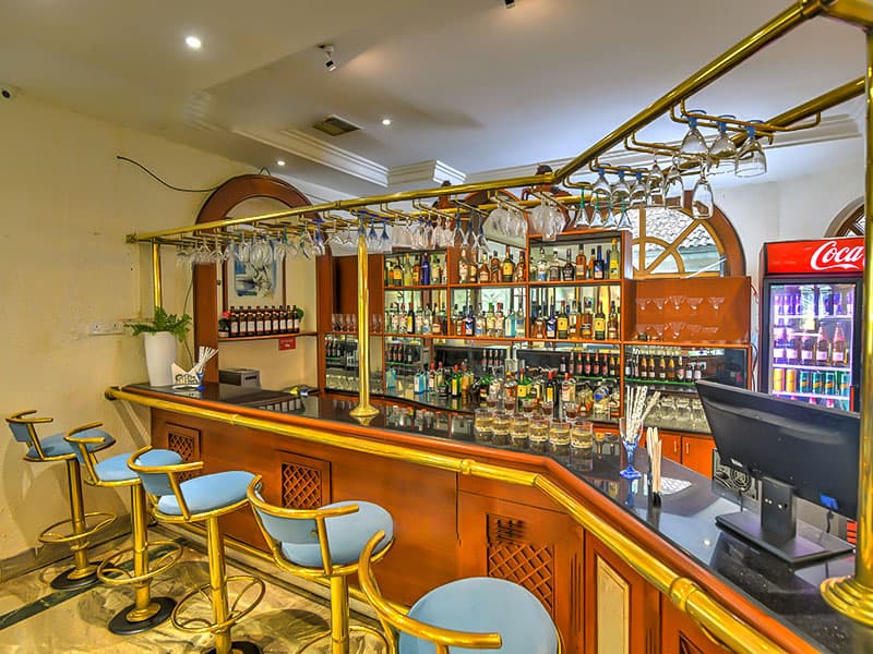 Dining at Celebrity Resort